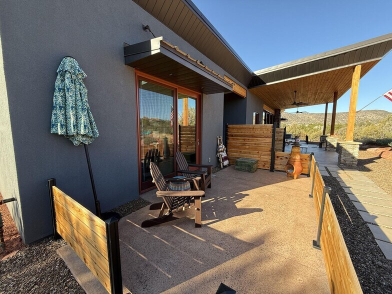 Building Photo - 105 Rojo Dr