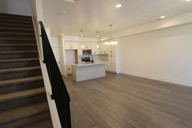 Building Photo - 762 W Sunfire Ln