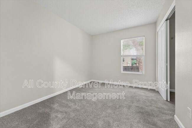 Building Photo - 5241 Helena St