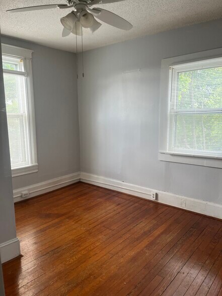 Building Photo - 209 E Baxter Ave