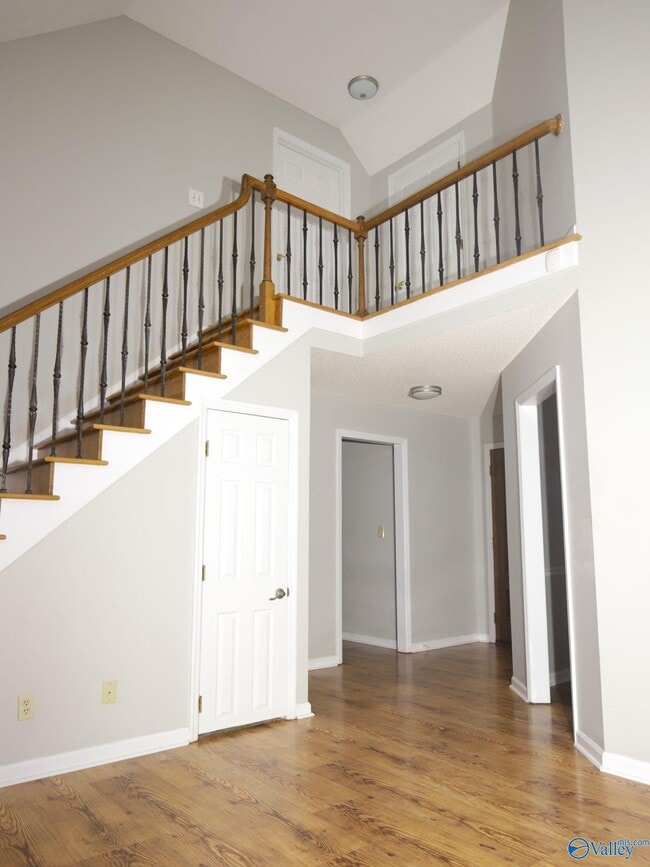 Building Photo - 104 Victoria Dr