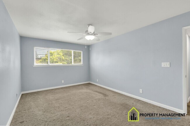 Building Photo - Inviting 3-Bedroom, 2-Bathroom Residence w...
