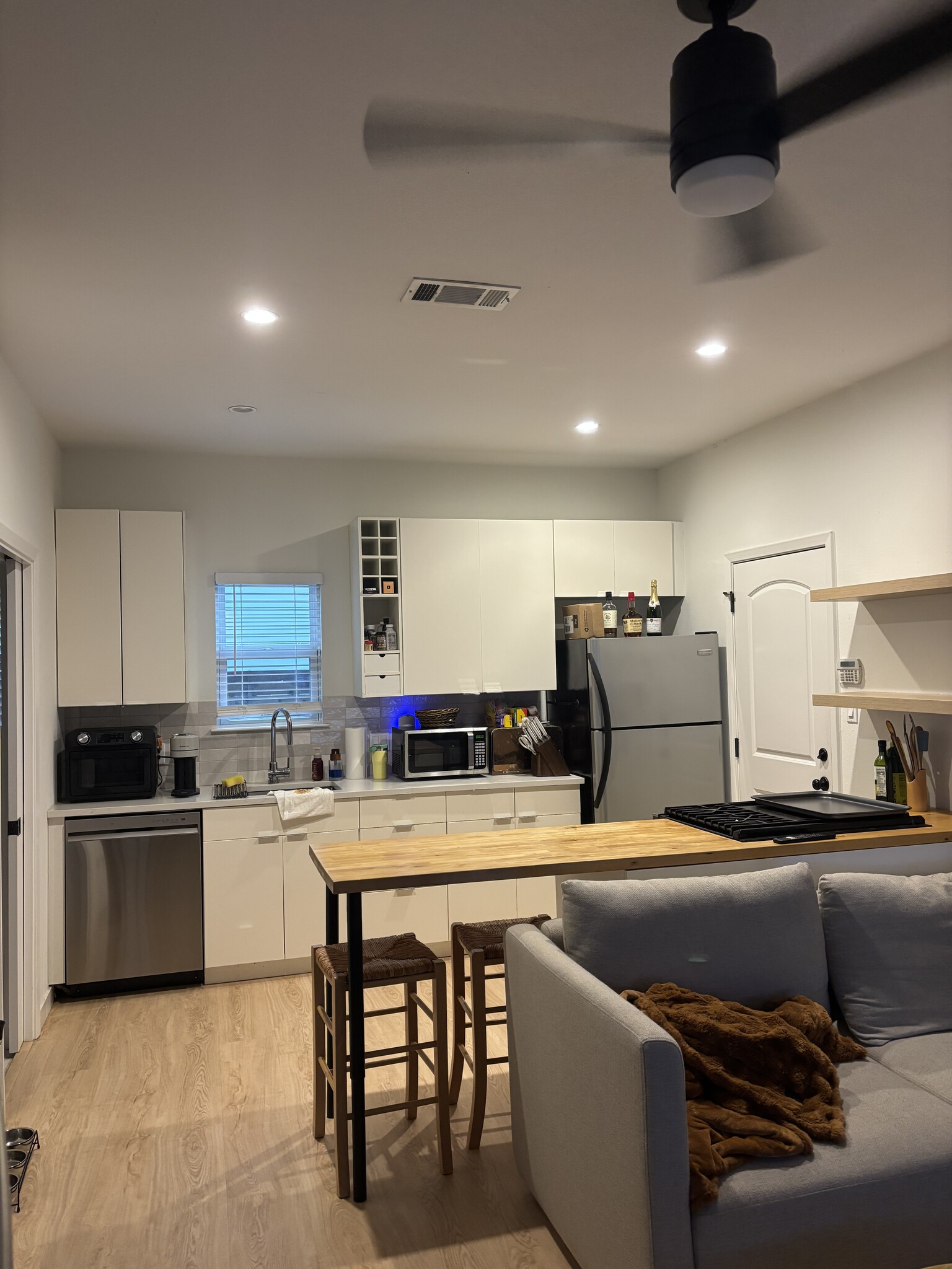 Building Photo - 1902 Haskell St