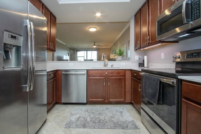 Building Photo - Like new 2BR, 2BA garage condo-Lakewood National