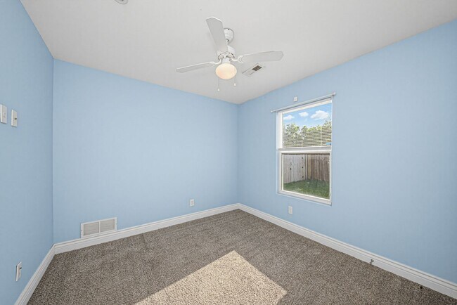 Building Photo - 1531 N Clay St