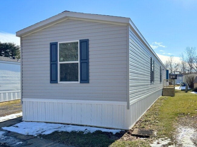 Building Photo - 2121 Panhandle Rd