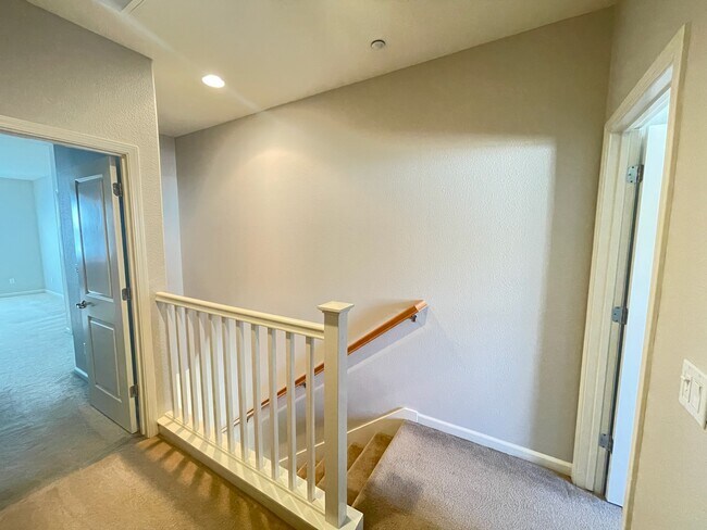 Building Photo - 1585 Agnew Road