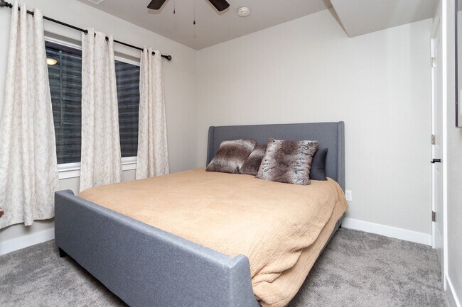 Building Photo - 11560 Spectacular Bid Cir