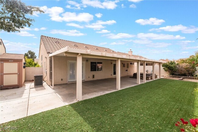 Building Photo - 812 Seco Verde Ave