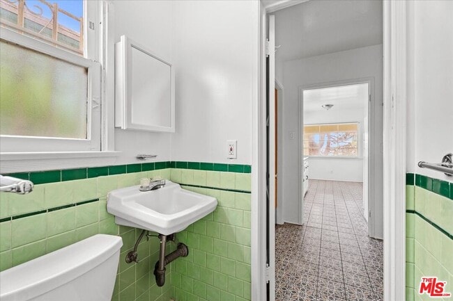Building Photo - 228 3rd Ave