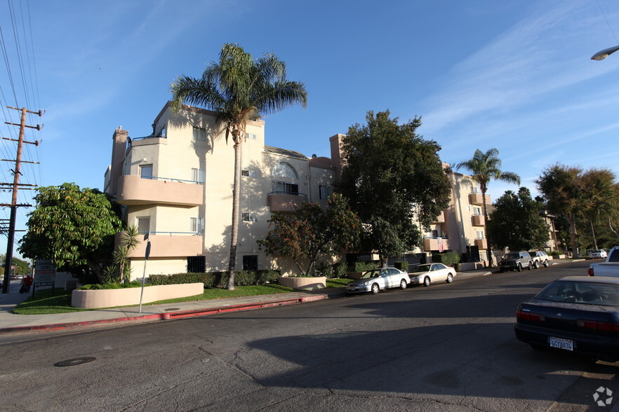 Cambridge Court - CAMBRIDGE COURT APARTMENTS