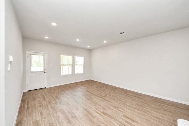 Building Photo - 16489 Moss Ln