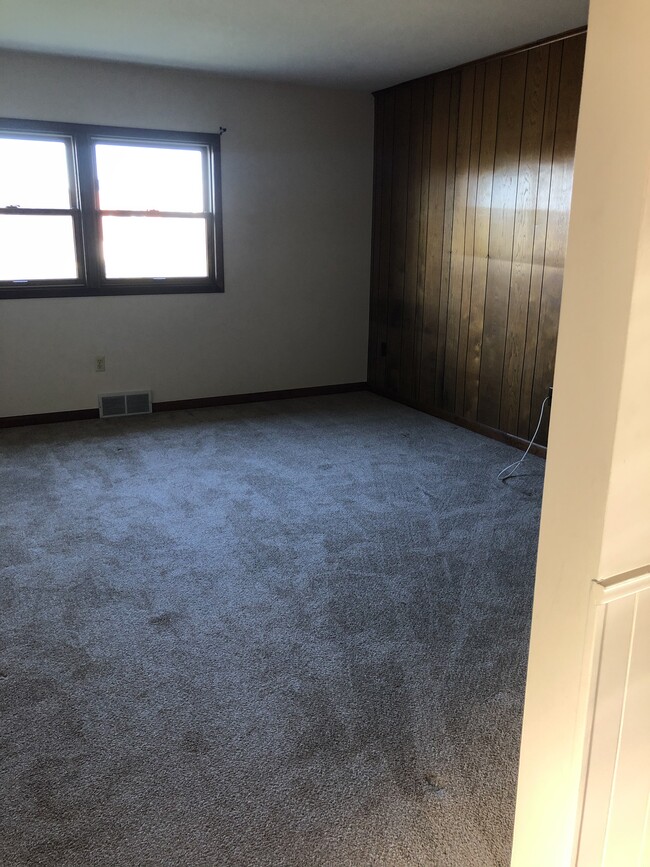 Living Room - 710 S Mountain Rd