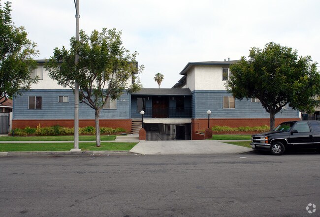 Building Photo - Stepney Apts