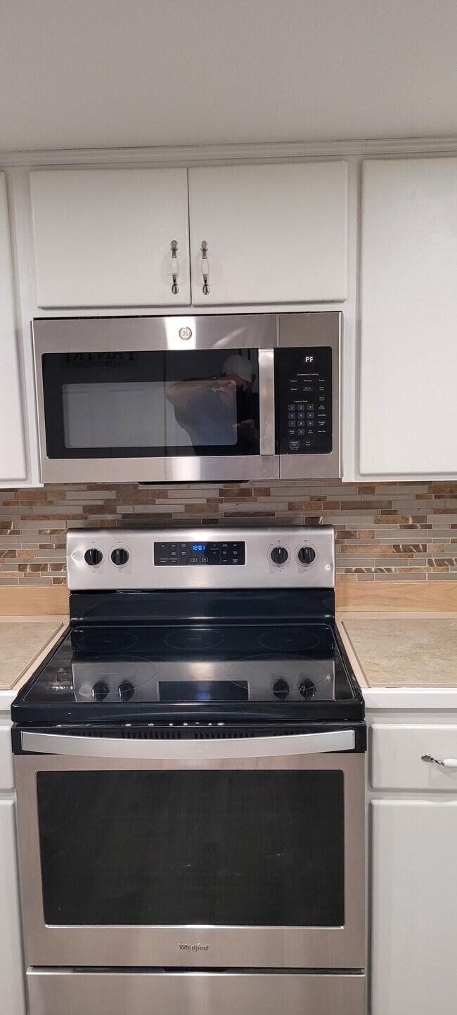 Building Photo - 12204 SE 7th St