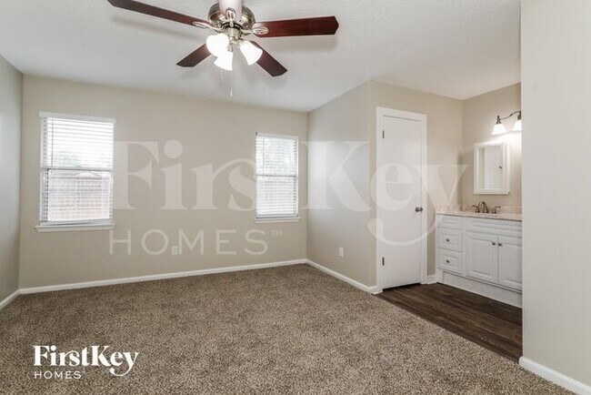 Building Photo - 10865 Saddlehorn Dr