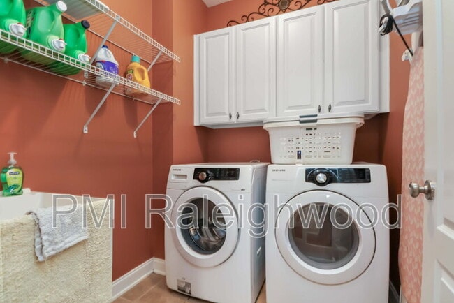 Building Photo - 203 Braebrook Way
