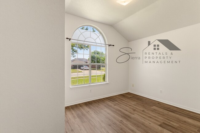 Building Photo - LIMITED-TIME MOVE-IN SPECIAL: Receive two weeks of free rent with an approved application and lea...