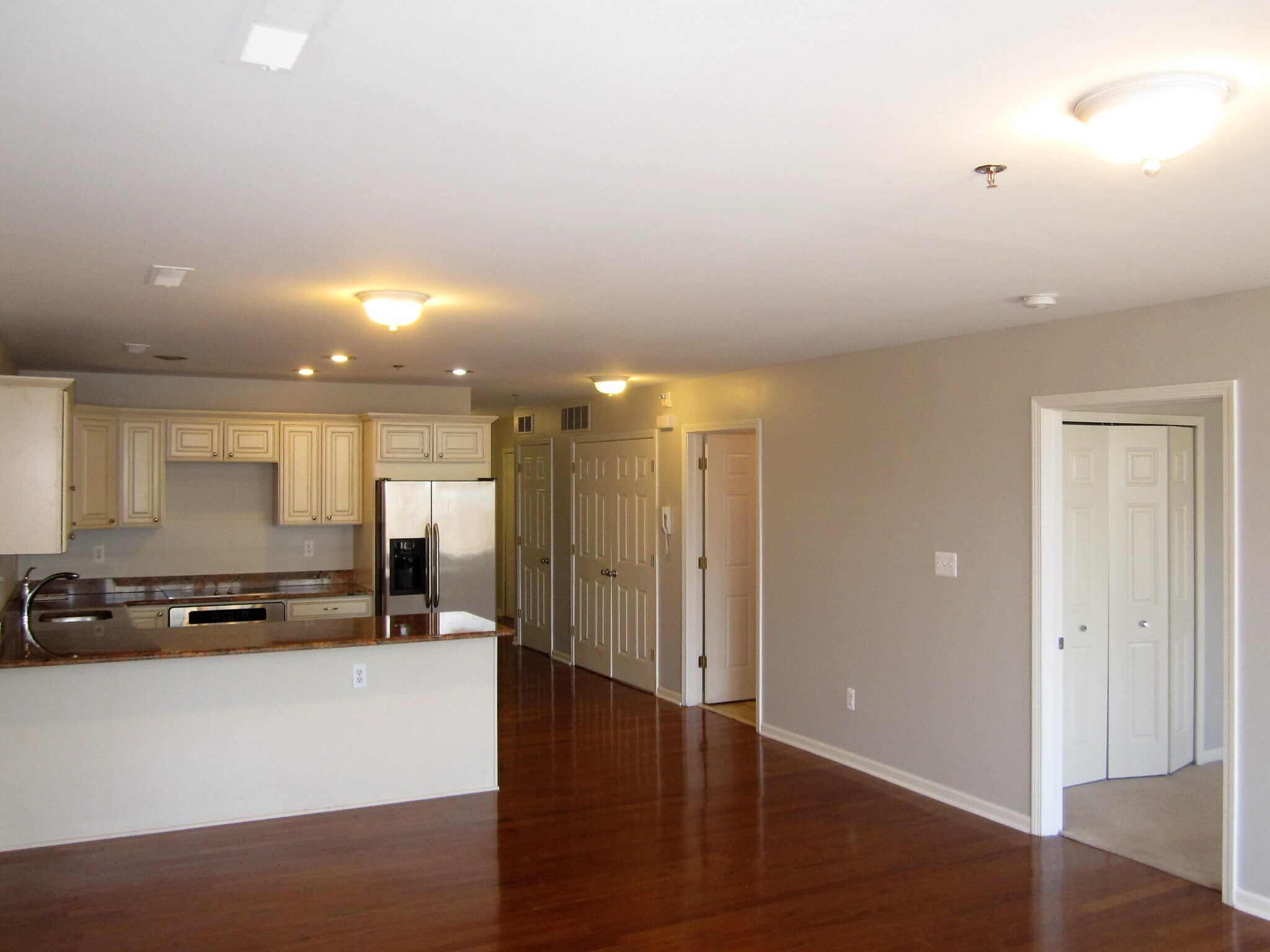 Building Photo - 614 E 11 Mile Rd