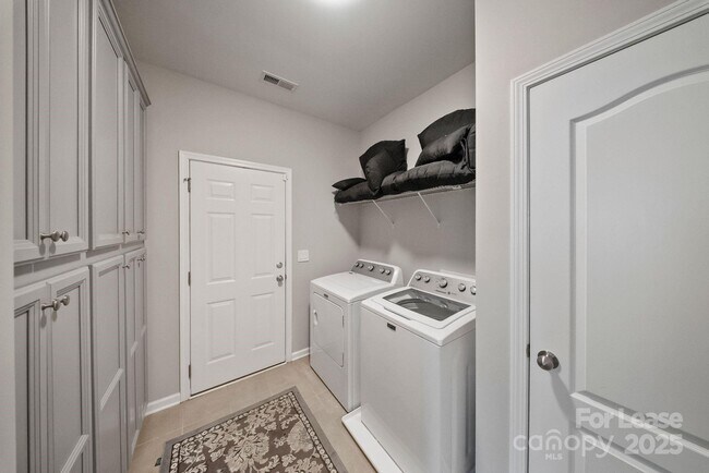 Building Photo - 188 Sweet Briar Dr