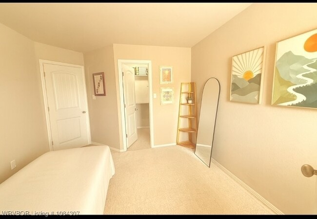 Building Photo - 7822 Huntington Way