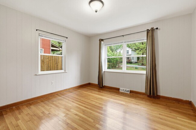 Building Photo - Charming home in Swannanoa, NC