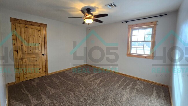 Building Photo - 3 Bedroom in Harrah
