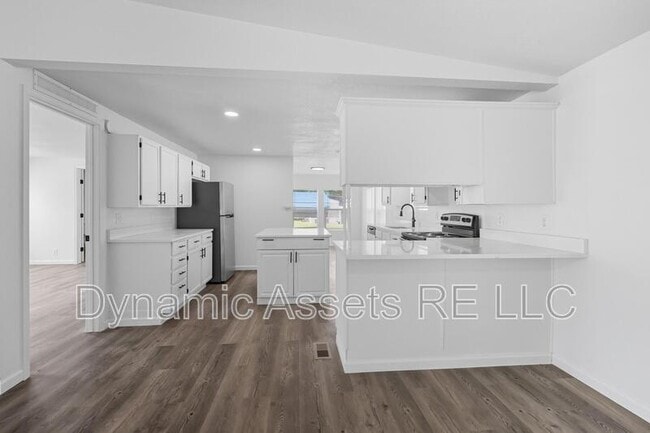 Building Photo - 705 N Cayuga St