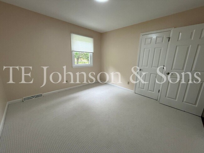 Building Photo - 3 Bedroom Close to Mt. Tabor