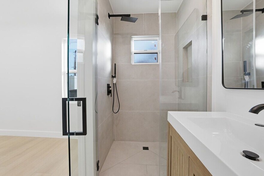 Building Photo - 1722 Bel Aire Dr