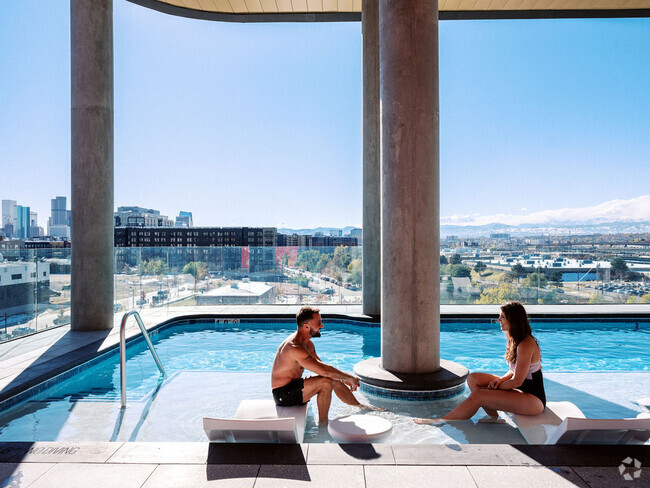 Heated 5th Floor Pool & Spa Tub - Flora RiNo