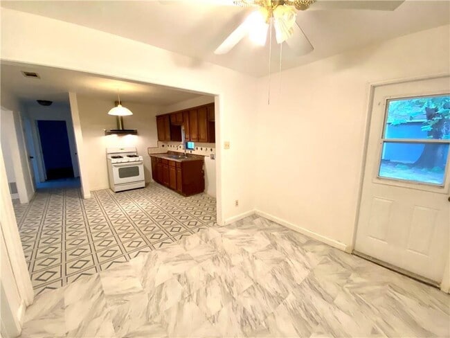 Building Photo - 6211 Club Terrace