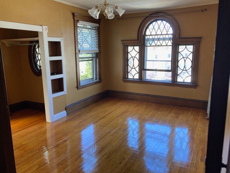 Building Photo - 23 Freeland St