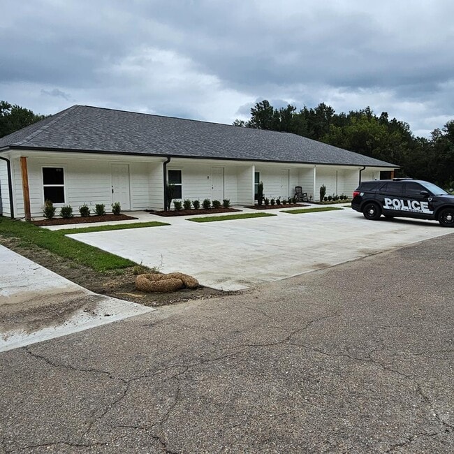Building Photo - 1300 Lafourche Dr