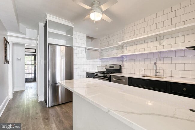 Building Photo - 860 W 33rd St