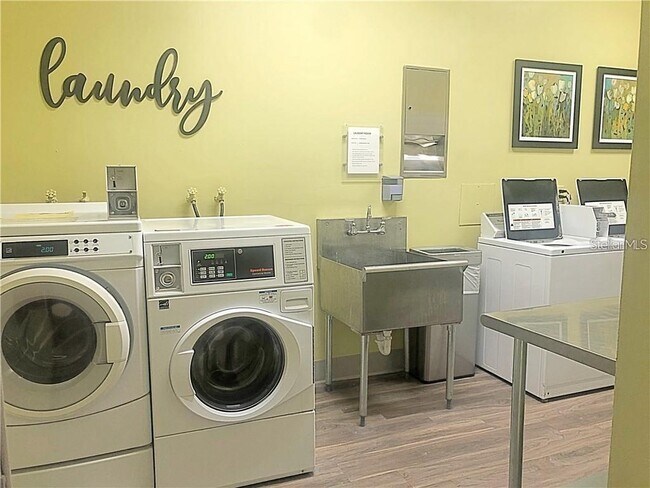 Building Photo - 400 Island Way