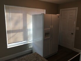 Building Photo - 805 10th St SW