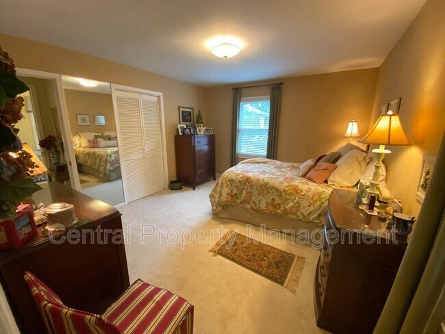 Building Photo - 4724 Coach Hill Dr