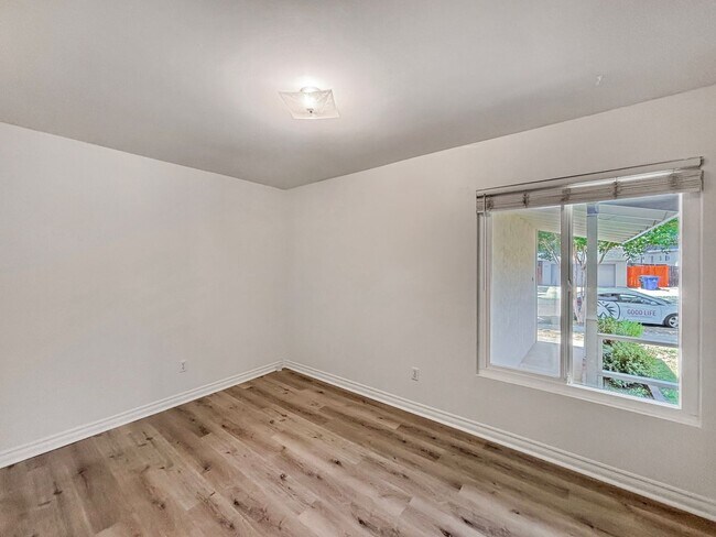 Building Photo - Beautiful 5BD/3BA House Near SDSU W/ W/D, ...