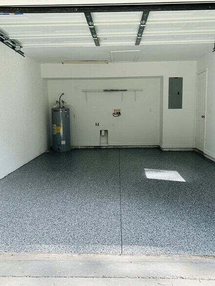 Building Photo - 8014 Lowndes St