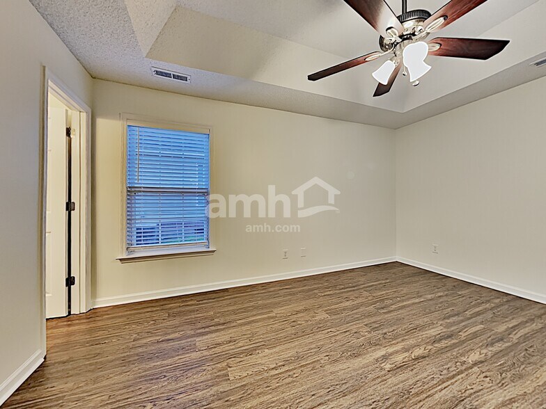 Building Photo - 107 Cotillion Crescent