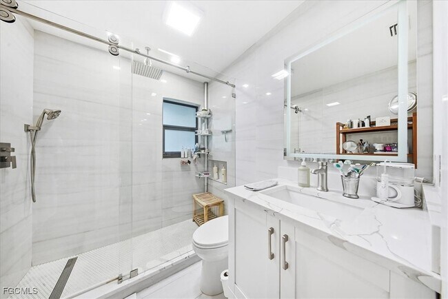 Building Photo - 4548 Genoa Ave