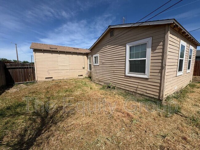 Building Photo - 829 Washington St