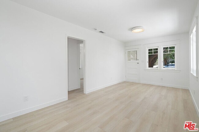 Building Photo - 4622 Norwich Ave