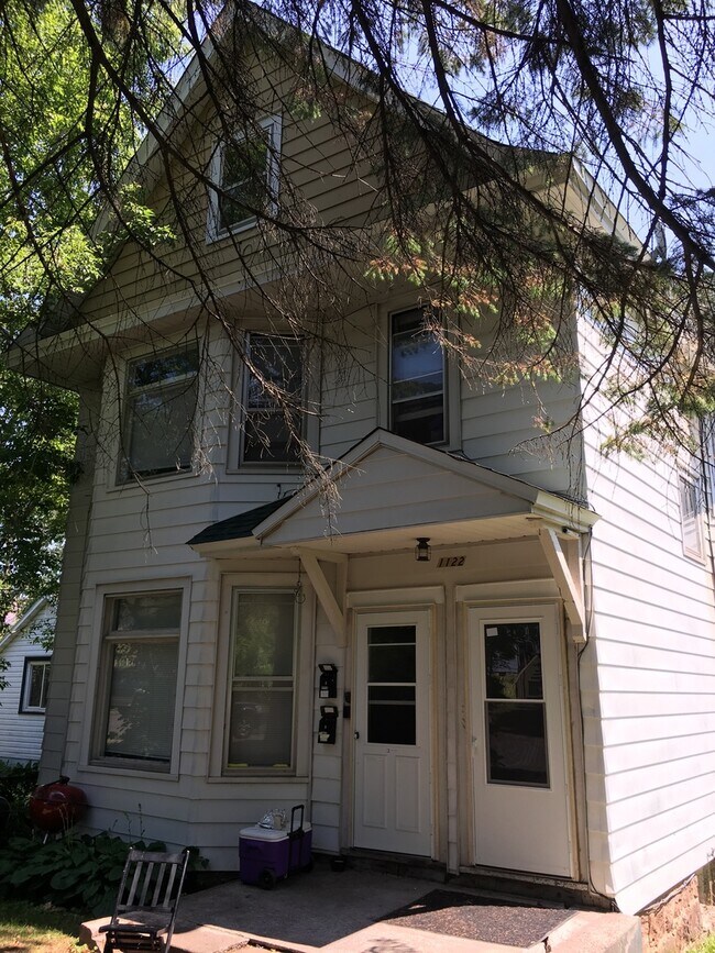 Building Photo - 1122 E 5th St