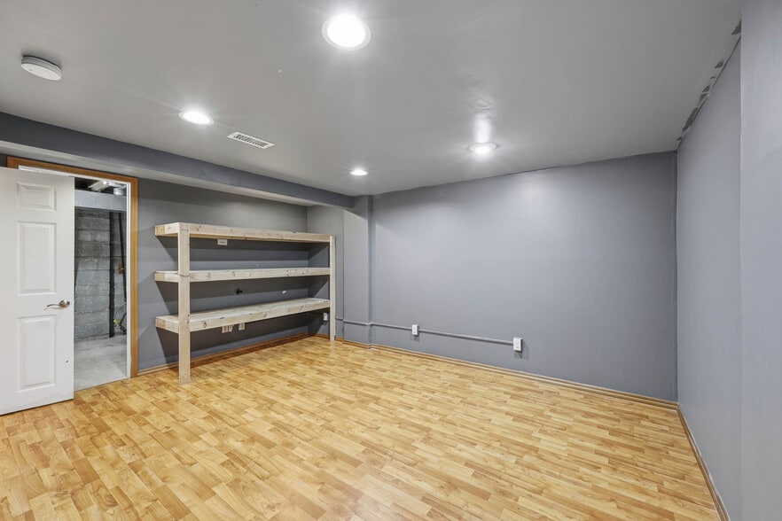 Building Photo - 4916 Stoneybrook Blvd
