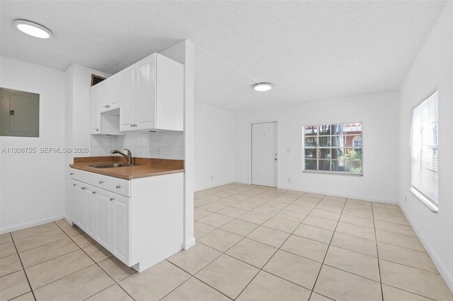 Building Photo - 1405 Miami Rd