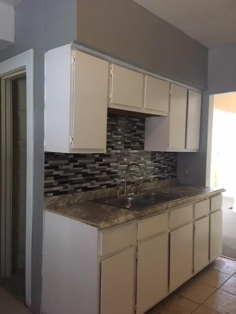 kitchen - 398 Douglas St