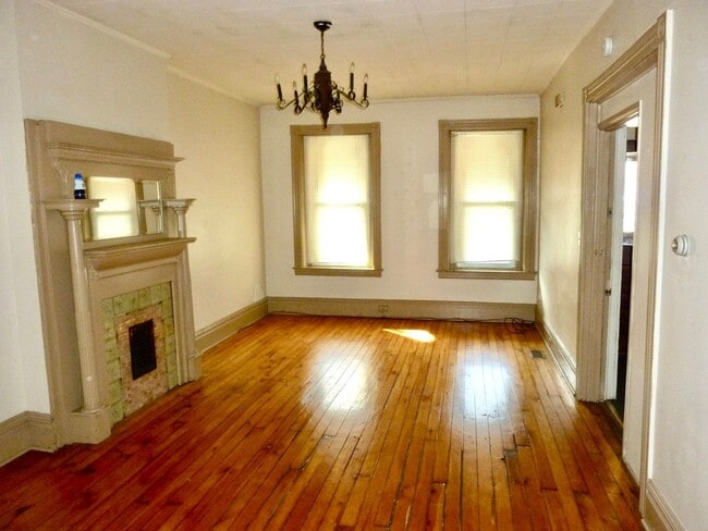 Building Photo - 325 W Lemon St