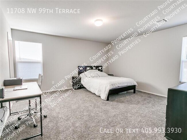 Building Photo - 11708 NW 99th Ter